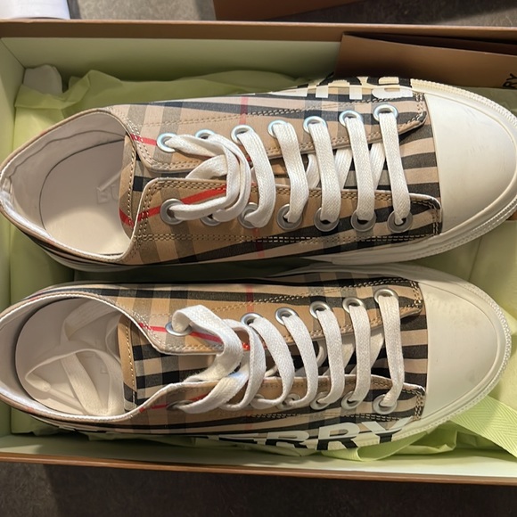Burberry sneakers - Picture 3 of 4
